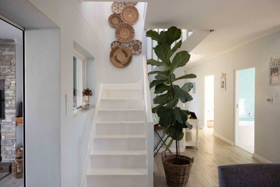 5 Bedroom Property for Sale in Crofters Valley Western Cape